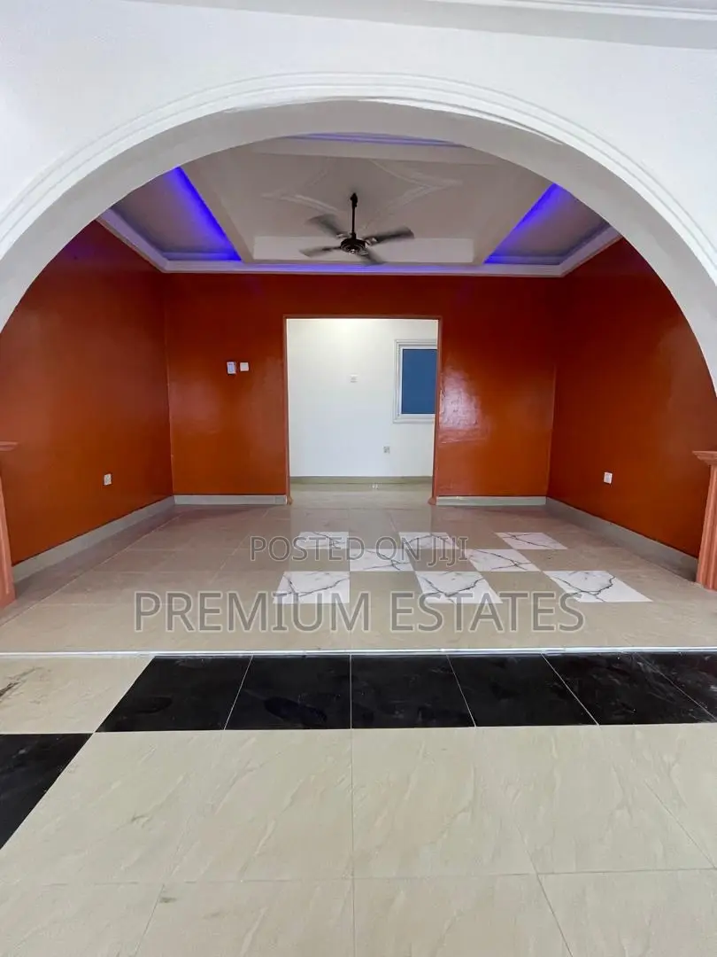 3bdrm Apartment in Kwabenya for rent