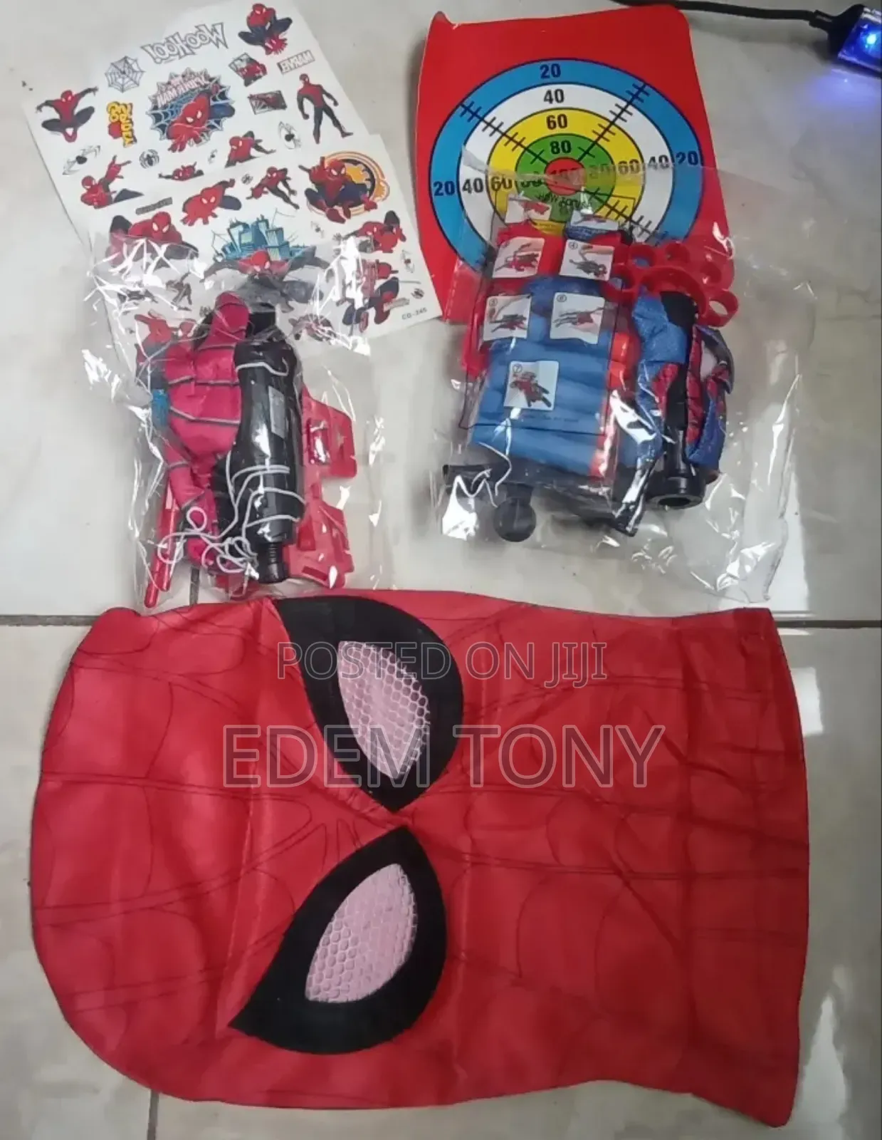Spider-Man Role-Play Toy Set With Mask.