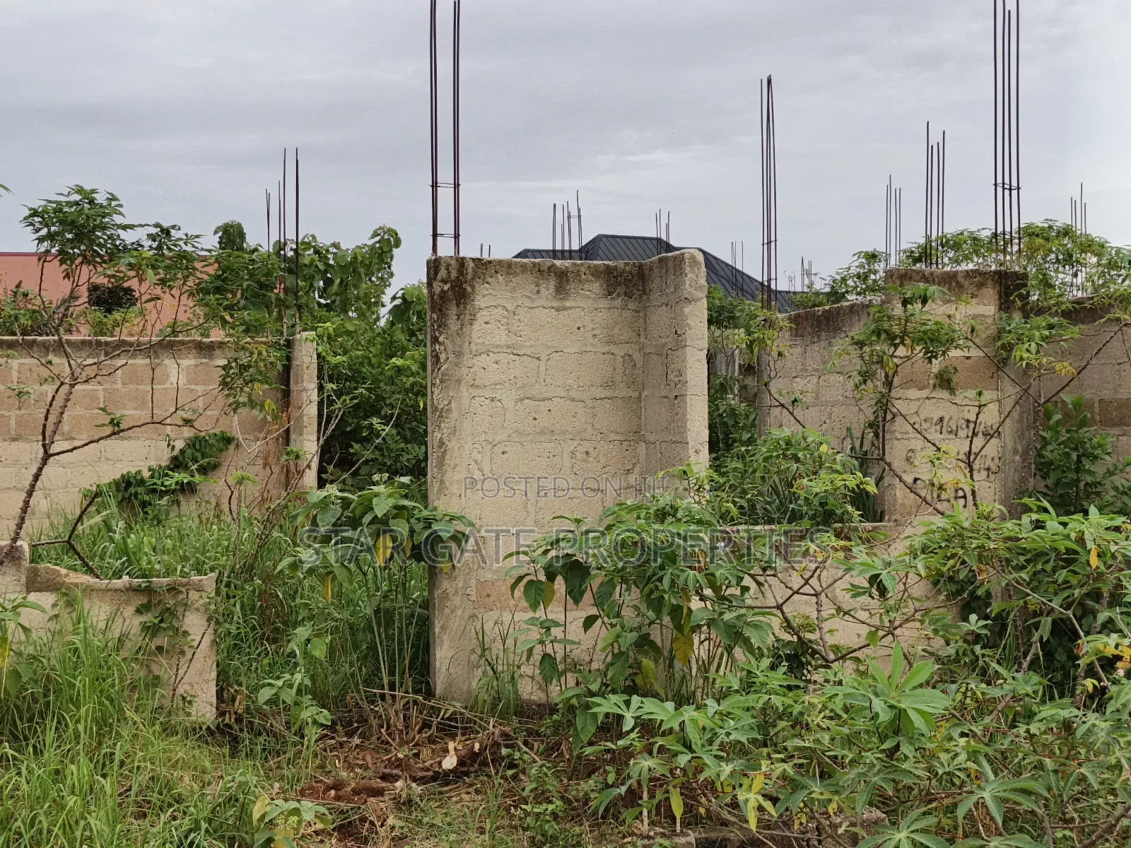 6 Bedrooms House for Sale at Adwumakaase