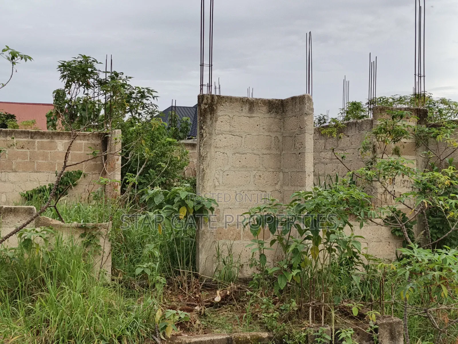 6 Bedrooms House for Sale at Adwumakaase