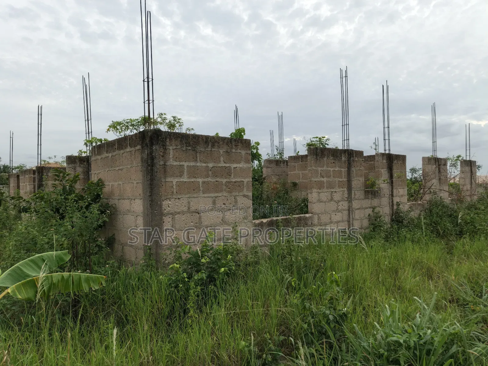 6 Bedrooms House for Sale at Adwumakaase