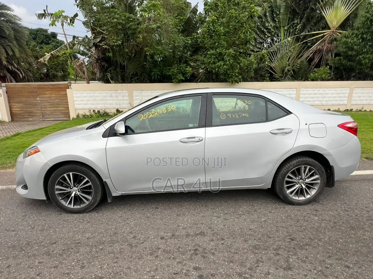 Toyota Corolla LE 4dr Sedan (1.8L 4cyl CVT) 2017 Silver