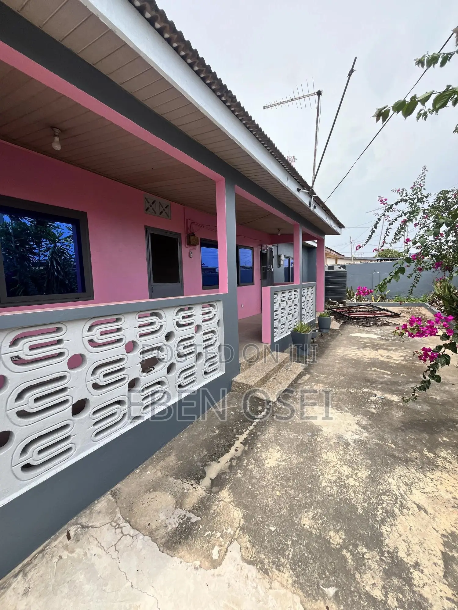 4bdrm Apartment in Dansoman-Karikari for rent