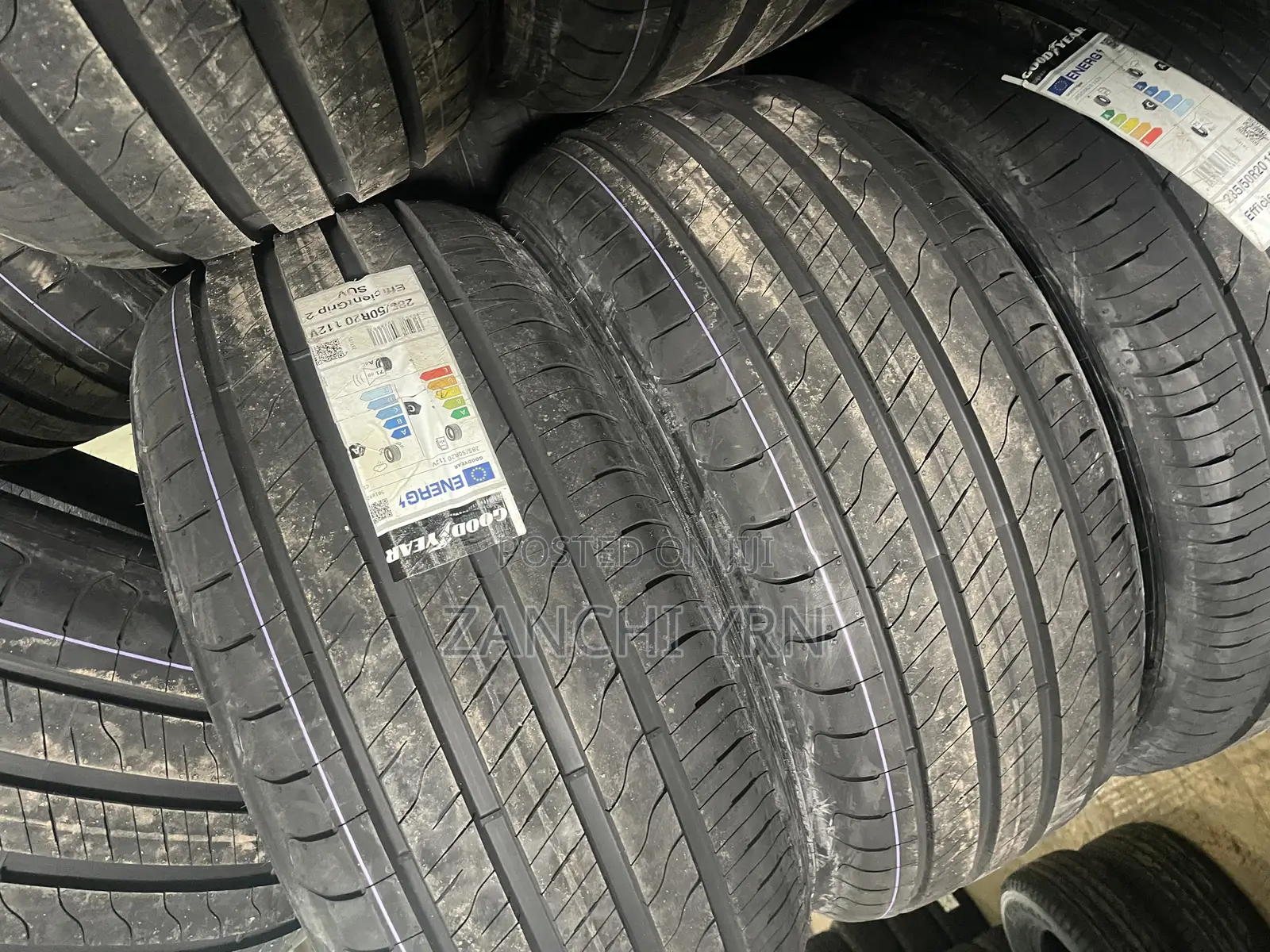 285/50r20 112v Goodyear,Efficient Grip2 Suv