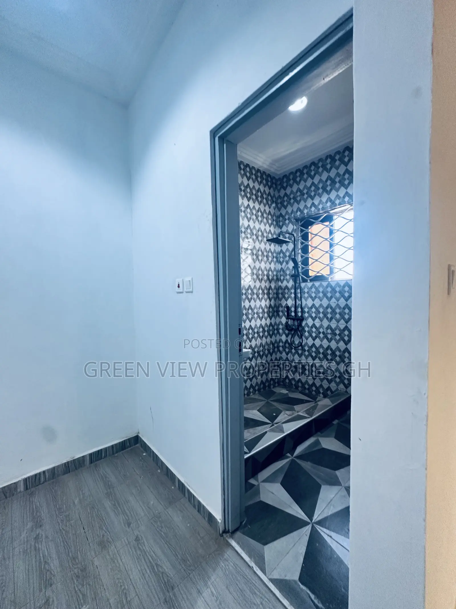 2bdrm Apartment in West Hills Mall Area for rent