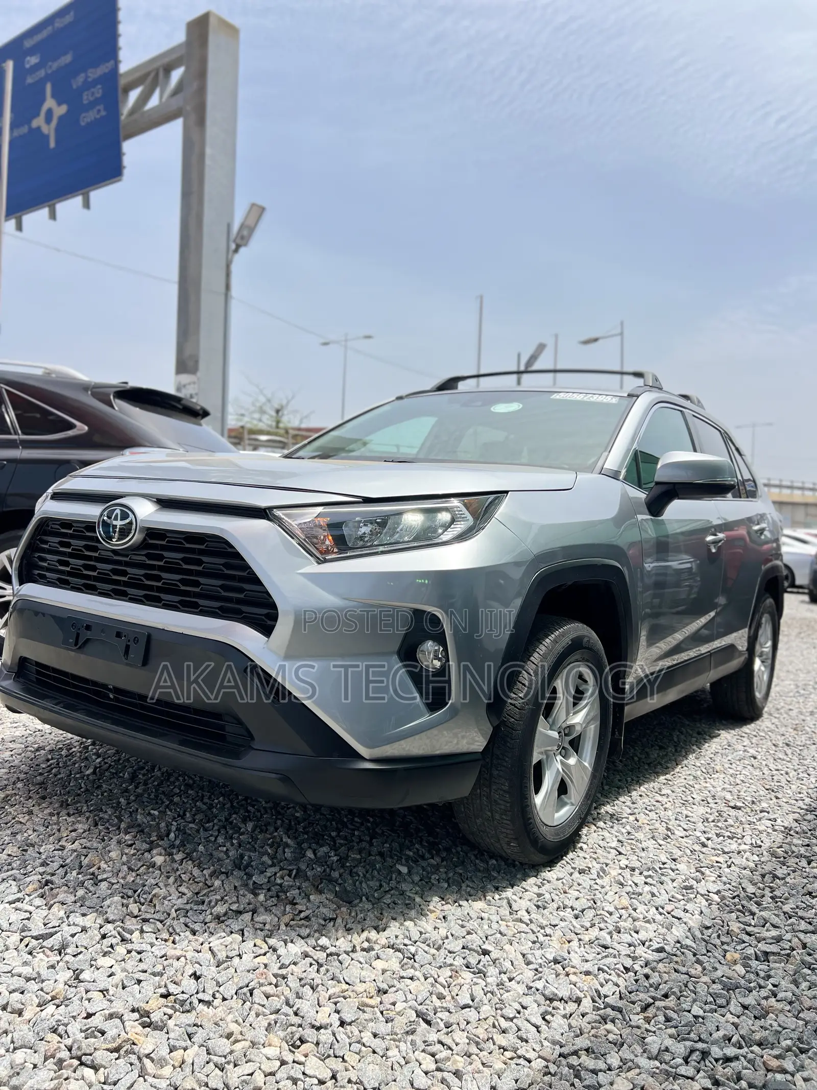 Toyota RAV4 XLE 2021 Silver