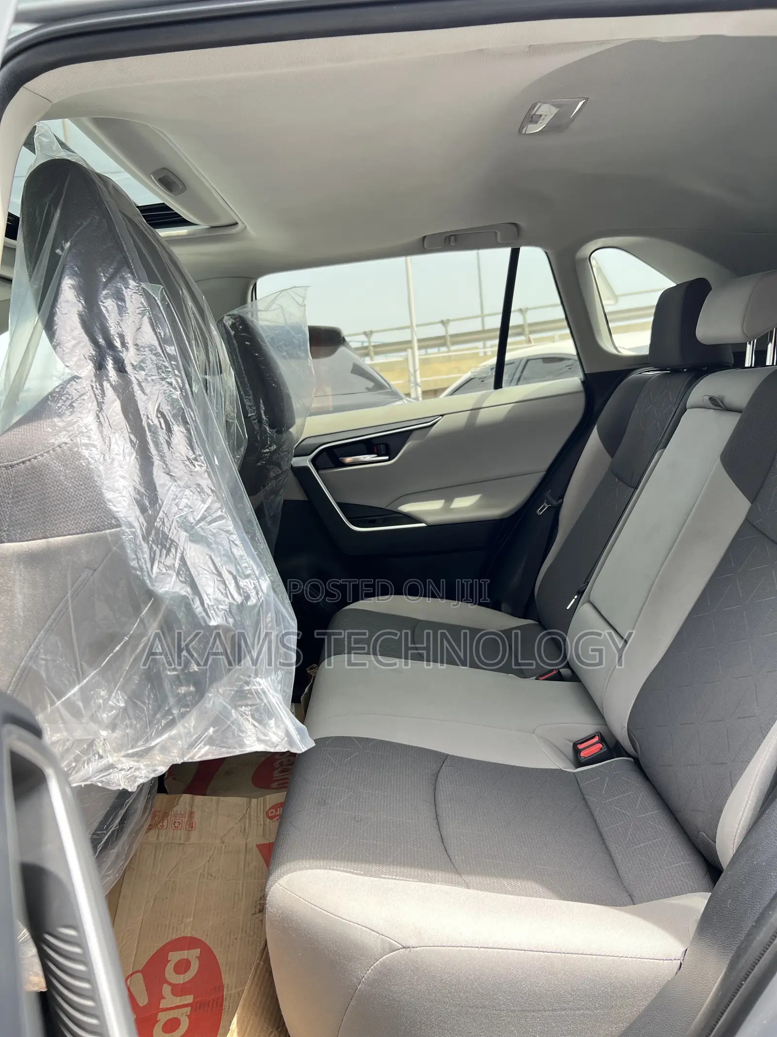 Toyota RAV4 XLE 2021 Silver