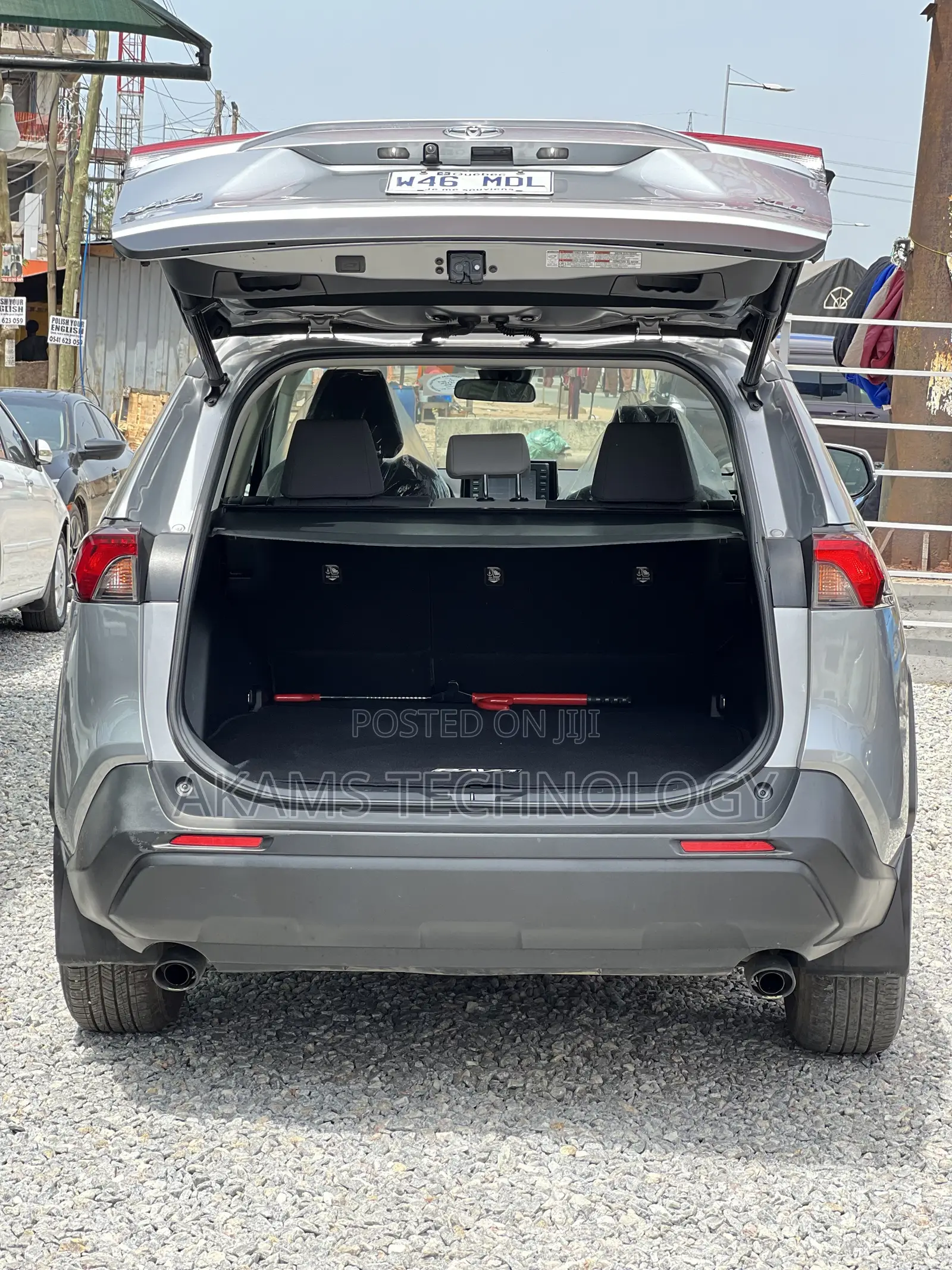 Toyota RAV4 XLE 2021 Silver