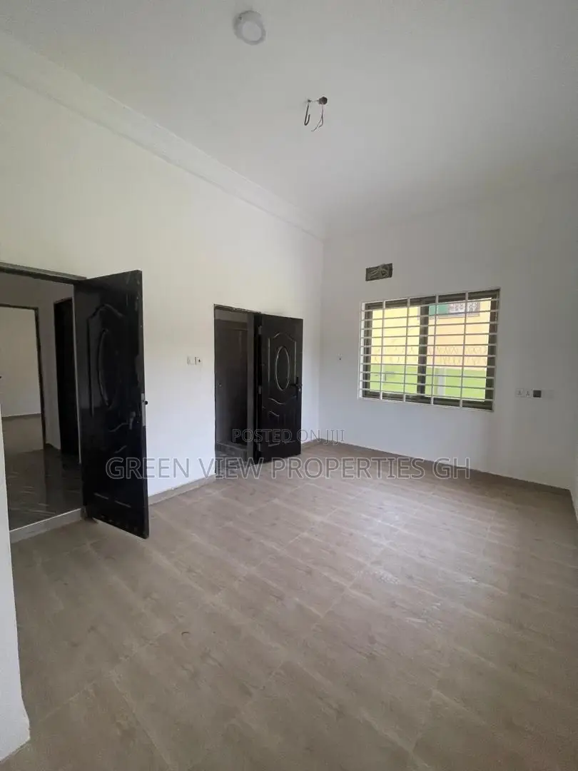 2bdrm Apartment in West Hills Mall Area for rent