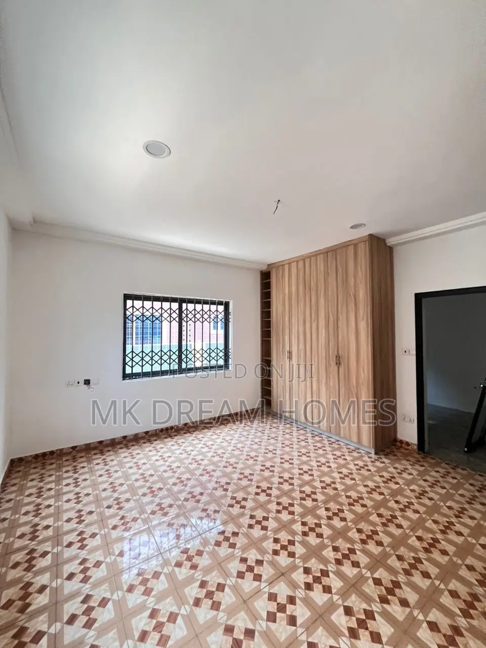 3bdrm House in Lake Side Estate for sale
