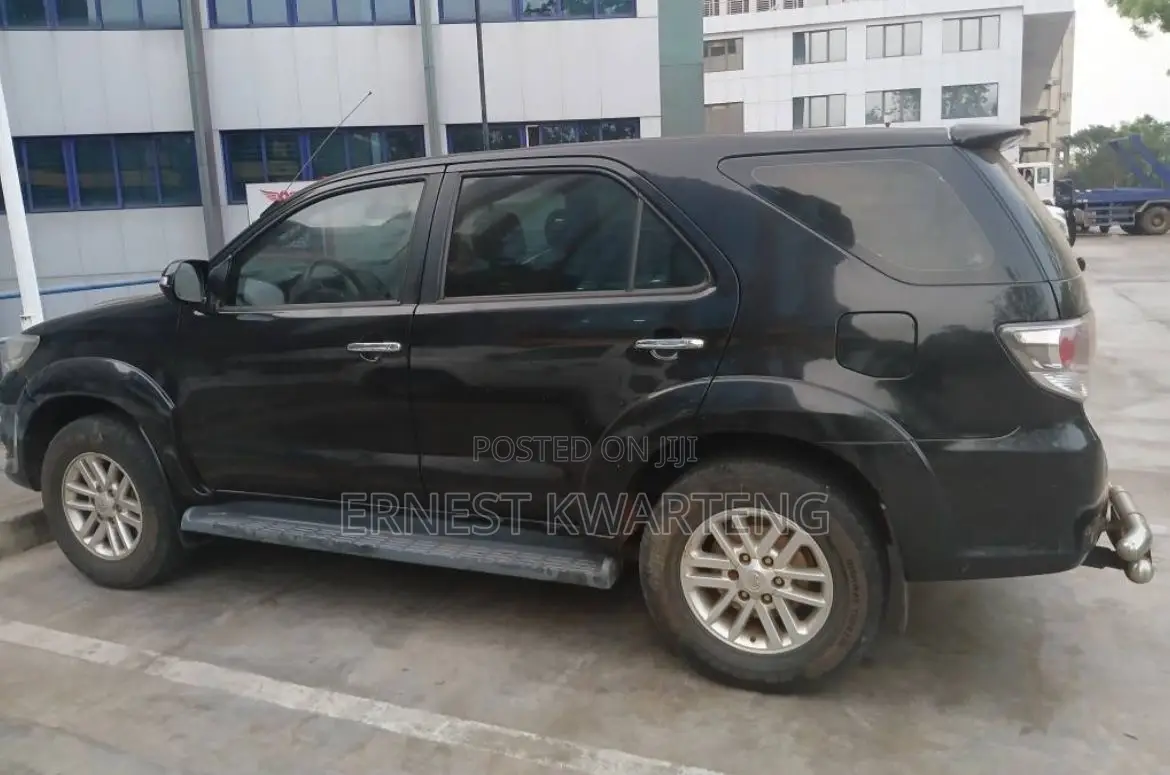 Toyota Fortuner 2012 Black