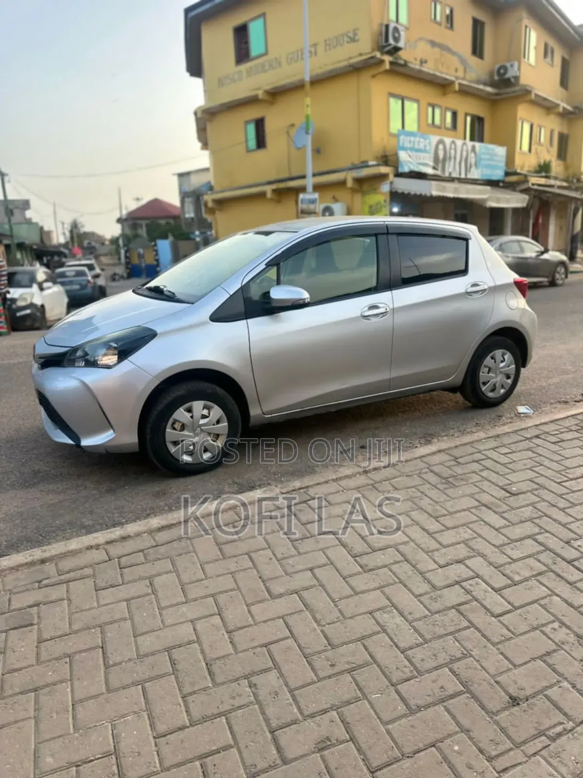 Toyota Vitz 2014 Silver