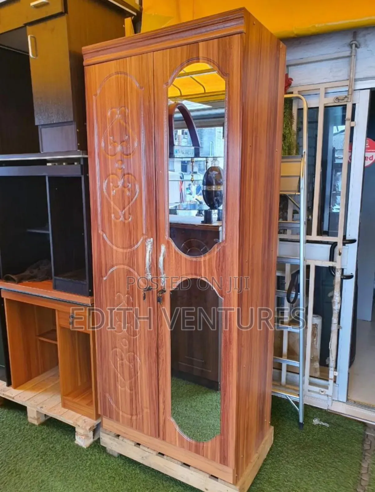 Koz White Wardrobe