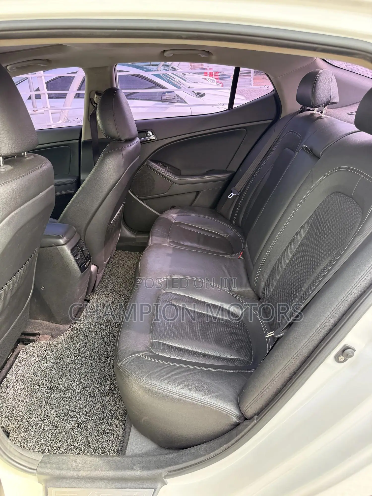 Kia K5 2011 White
