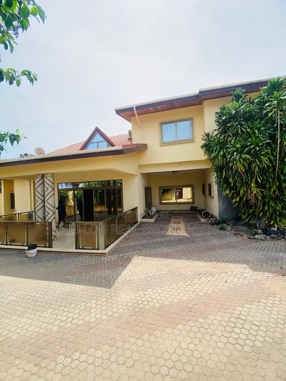 5bdrm Duplex in Achimota Petroleum, The Mall for rent