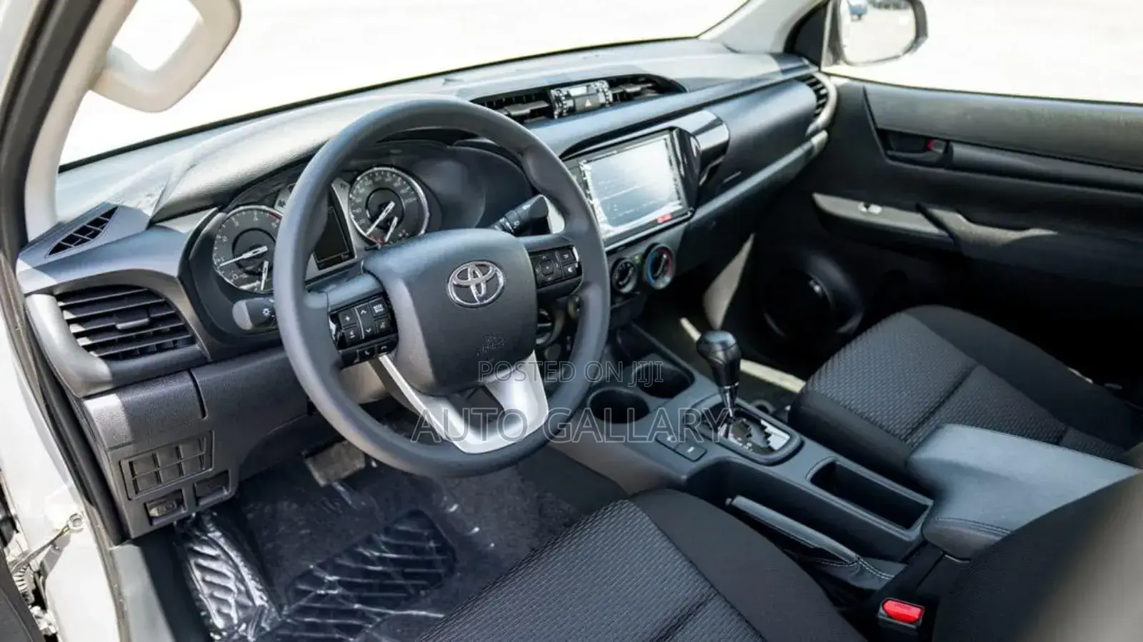 New Toyota Hilux STD 2026 Silver