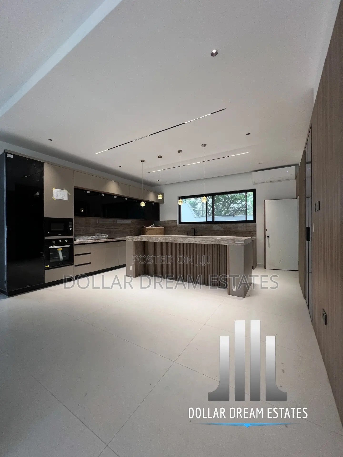 6bdrm House in East Legon for sale