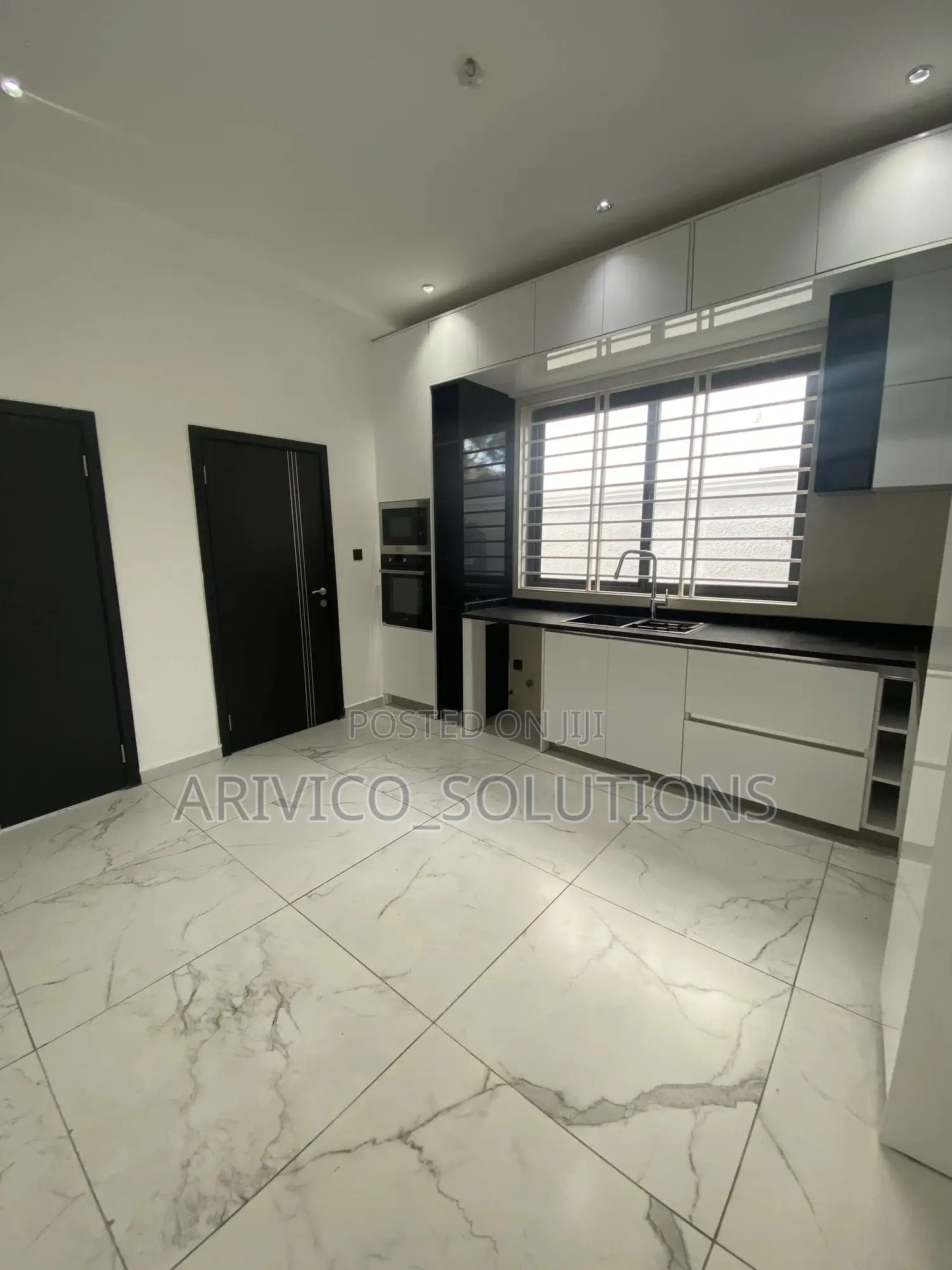 5bdrm House in Roman Ridge, Accra Metropolitan for sale