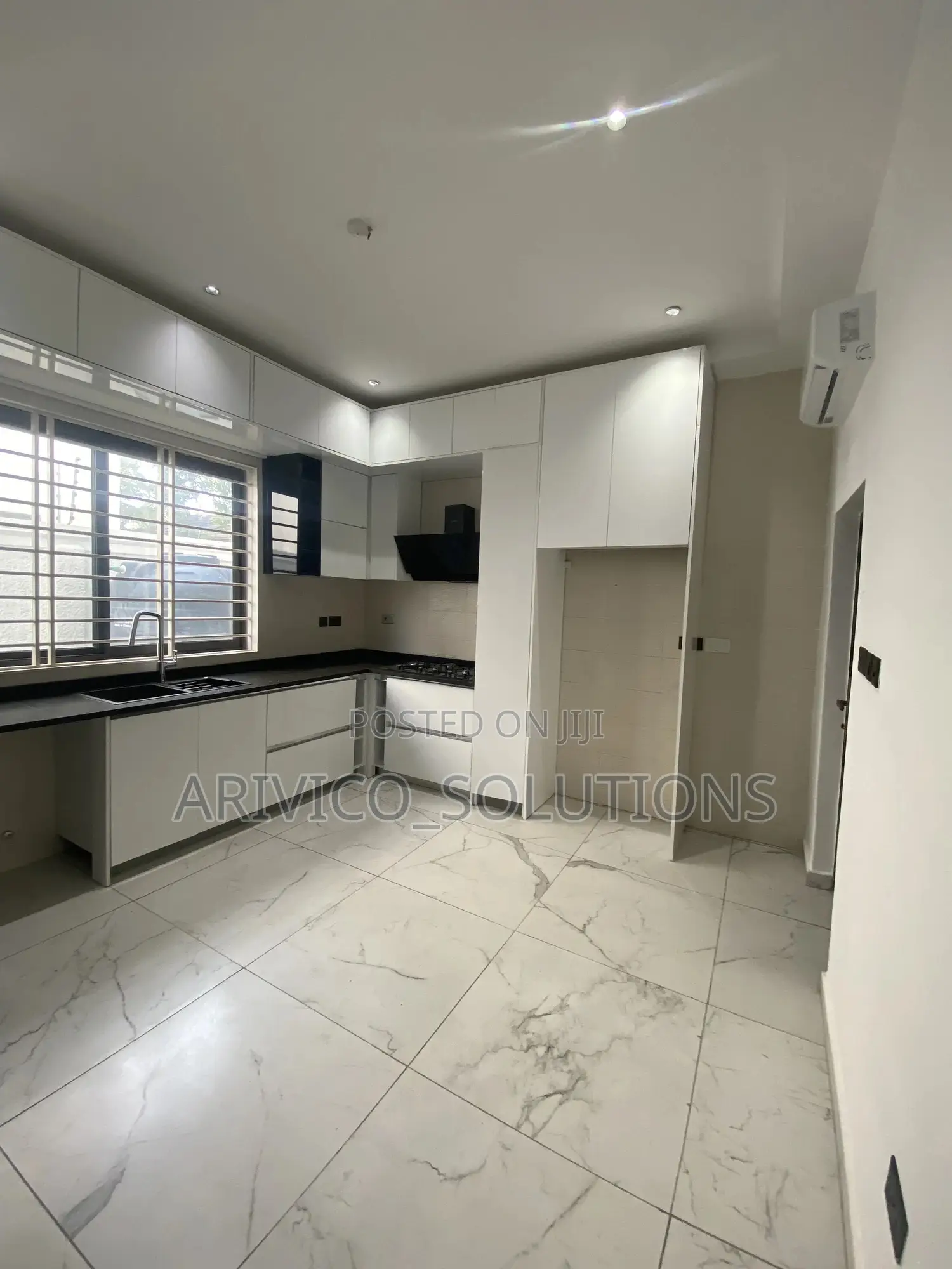 5bdrm House in Roman Ridge, Accra Metropolitan for sale