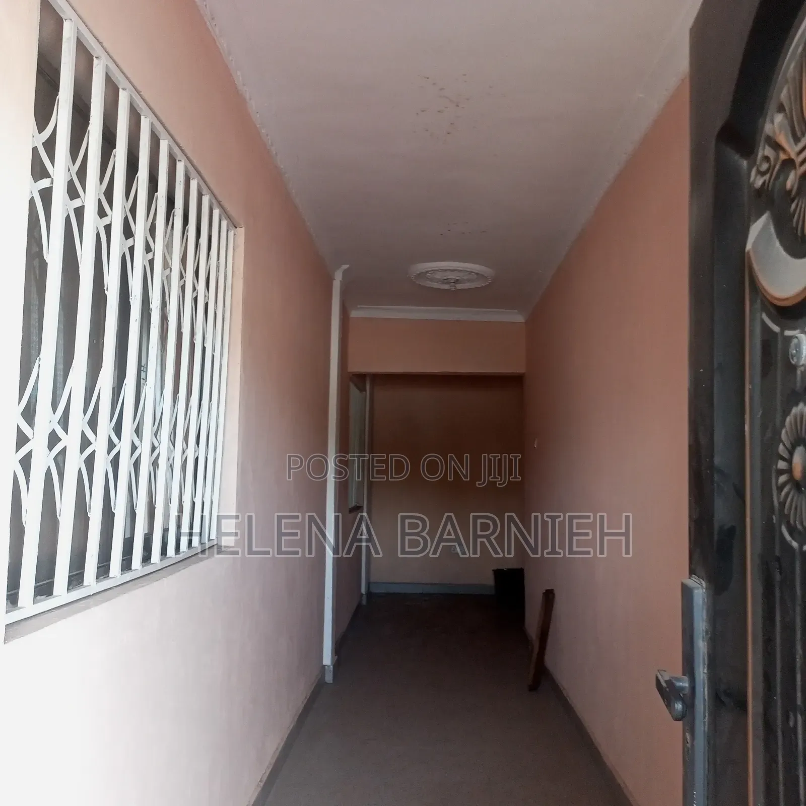 3bdrm Apartment in Helena Estate Agency, The Mall for rent