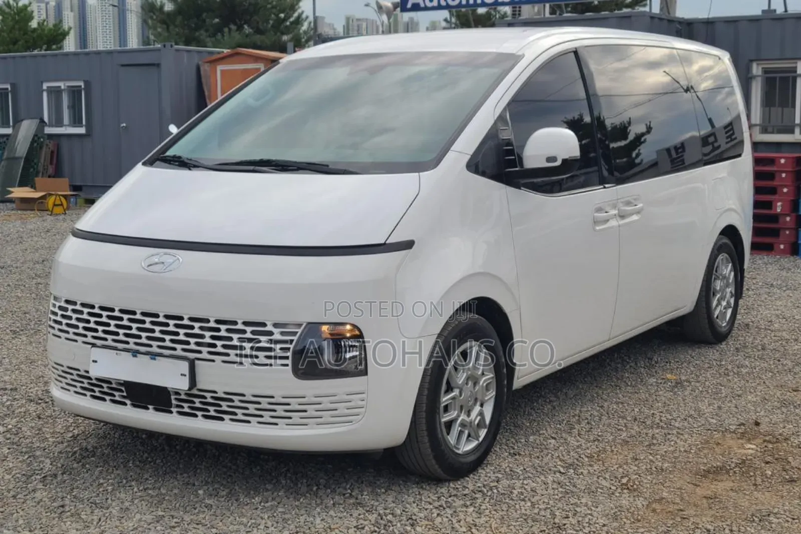 Hyundai Staria 2023 White