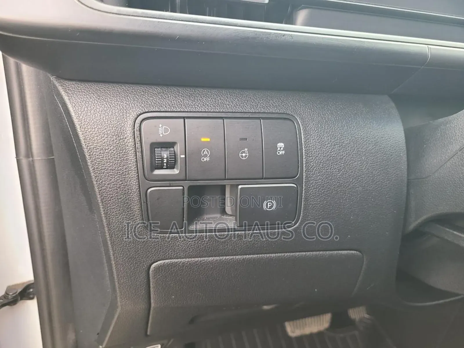 Hyundai Staria 2023 White