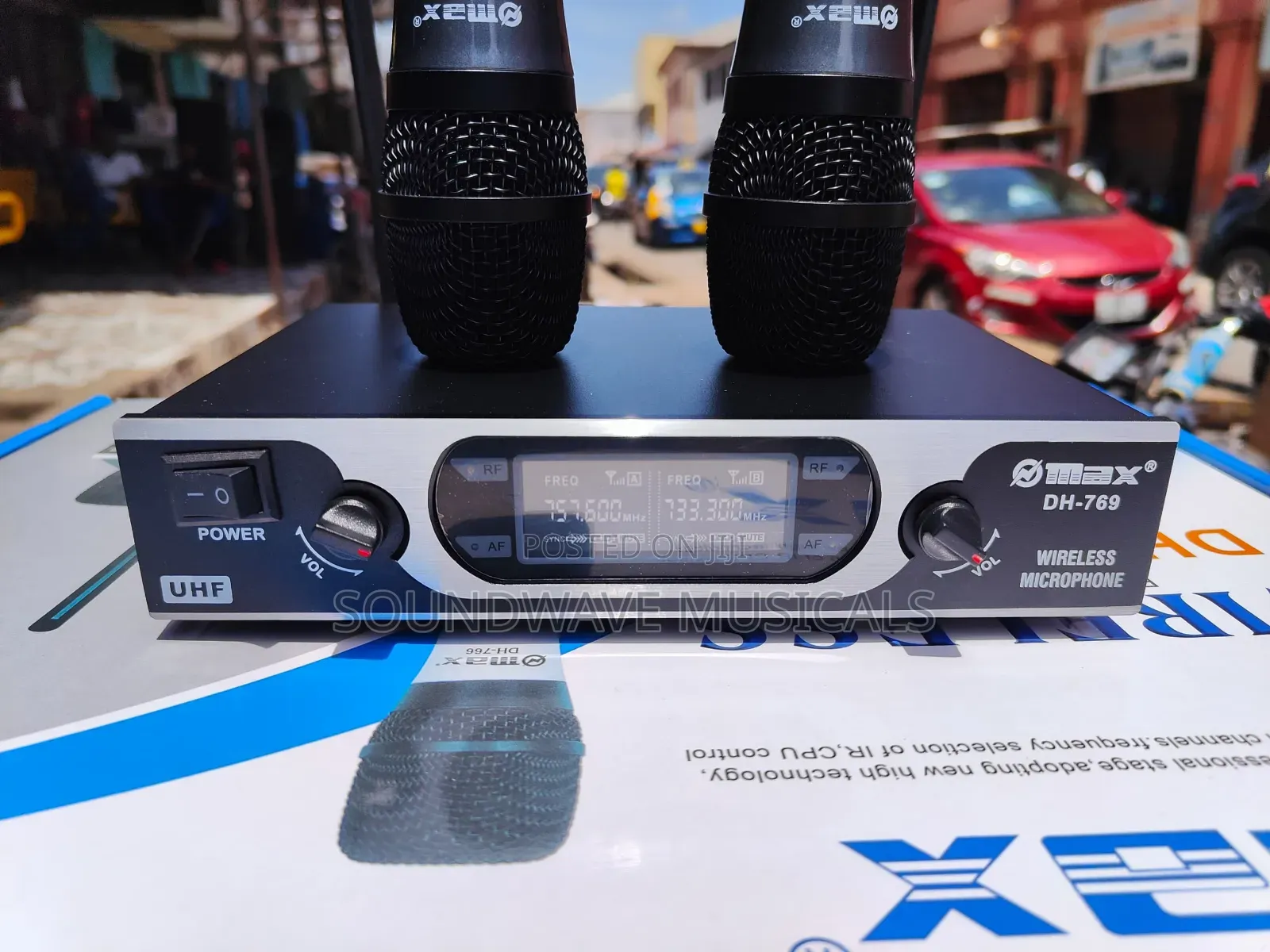Max (Dh-766 Wireless Microphone