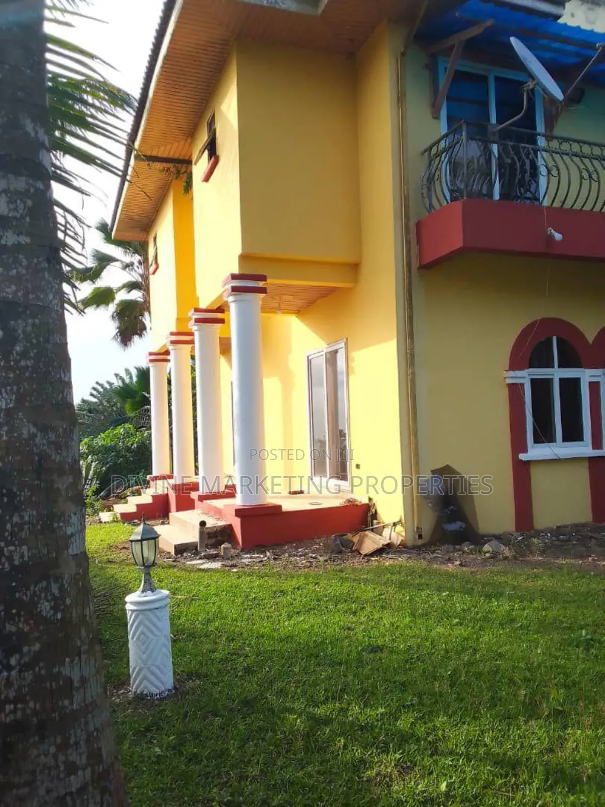 10bdrm House in In Between Kwabenya, Ga East Municipal for sale