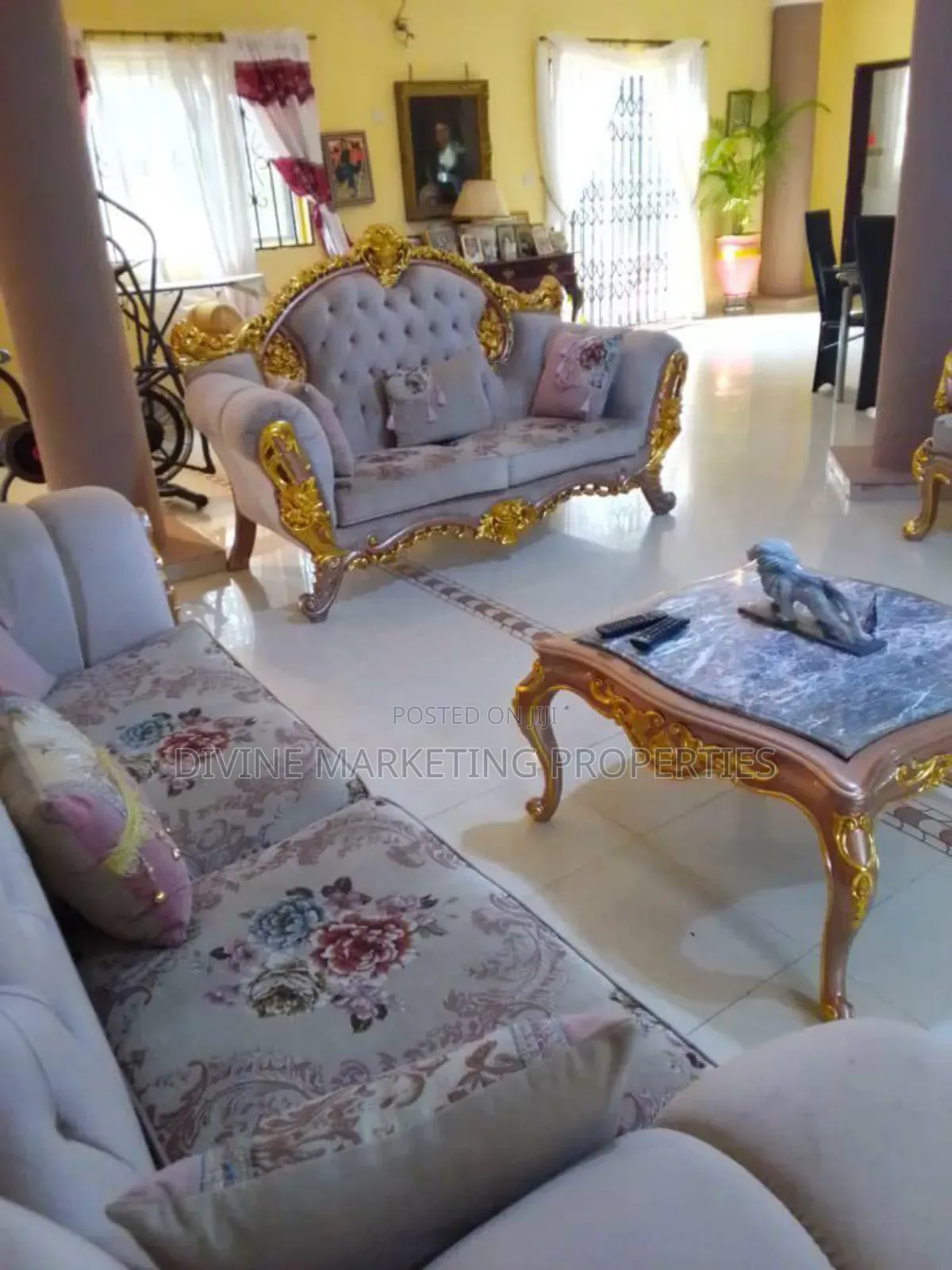 10bdrm House in In Between Kwabenya, Ga East Municipal for sale
