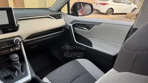 Toyota RAV4 XLE 2025 Red