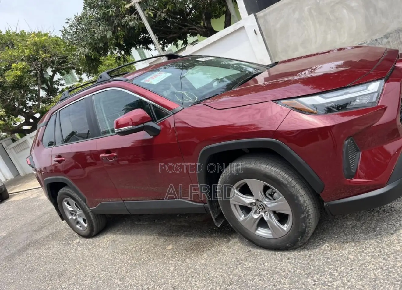 Toyota RAV4 XLE 2025 Red