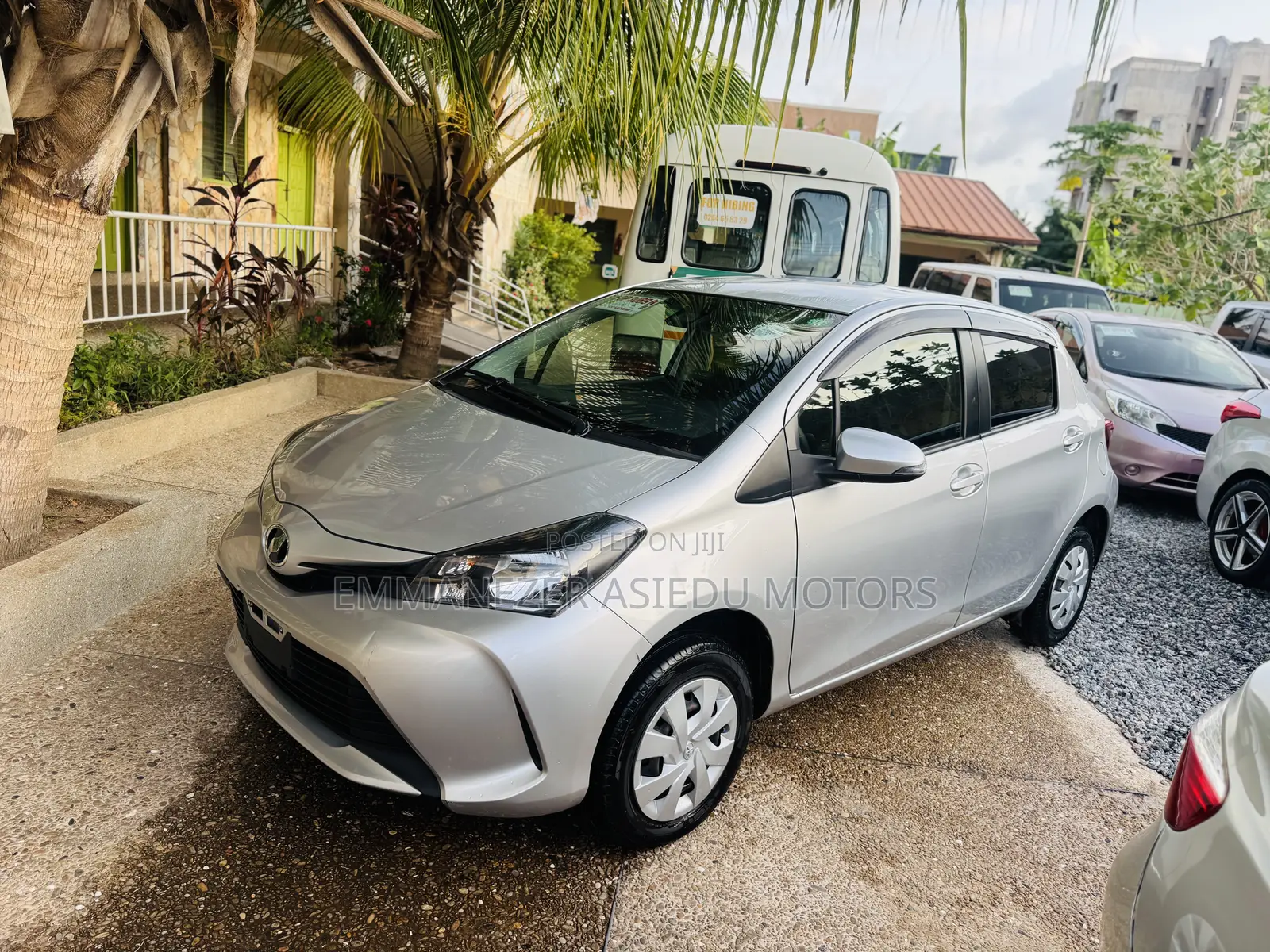 Toyota Vitz 1.3 AWD 5dr 2015 Silver