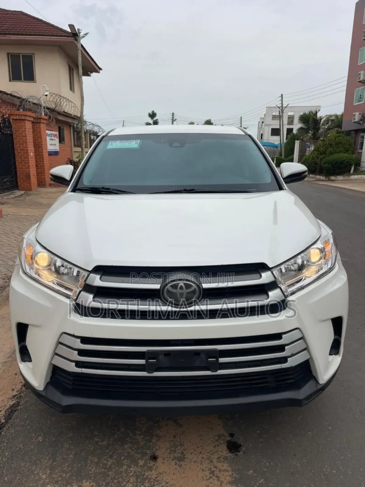 Toyota Highlander LE 4x2 (2.7L 4cyl 6A) 2018 Pearl