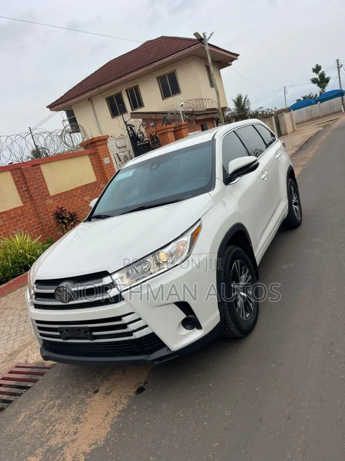 Toyota Highlander LE 4x2 (2.7L 4cyl 6A) 2018 Pearl