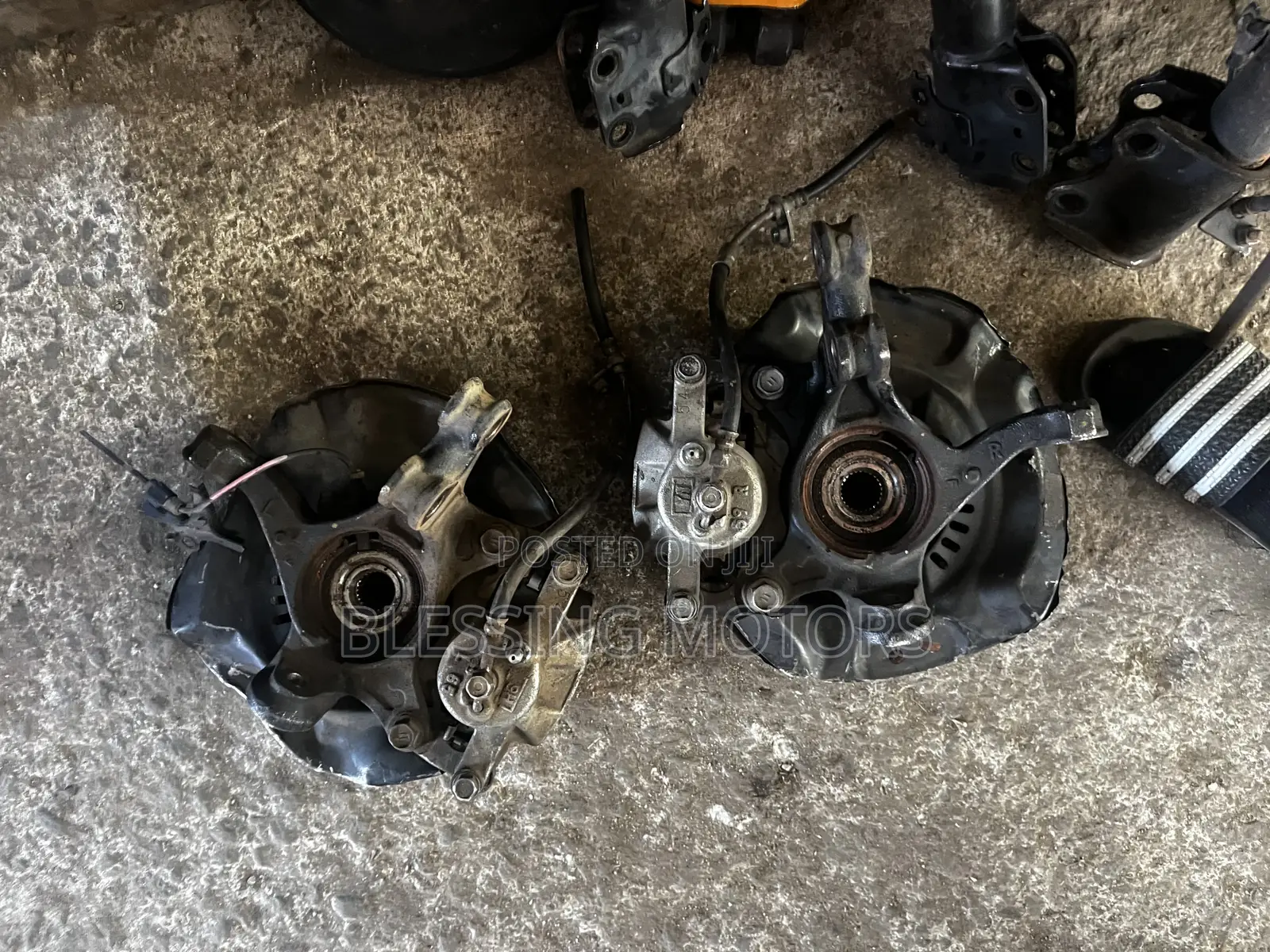 Toyota Vitz Front Hub Complete