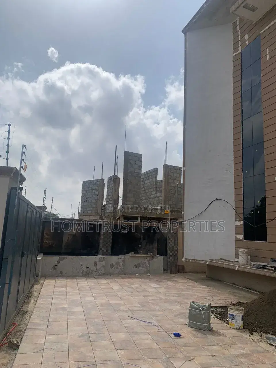 5bdrm Duplex in Kwabenya Acp for sale