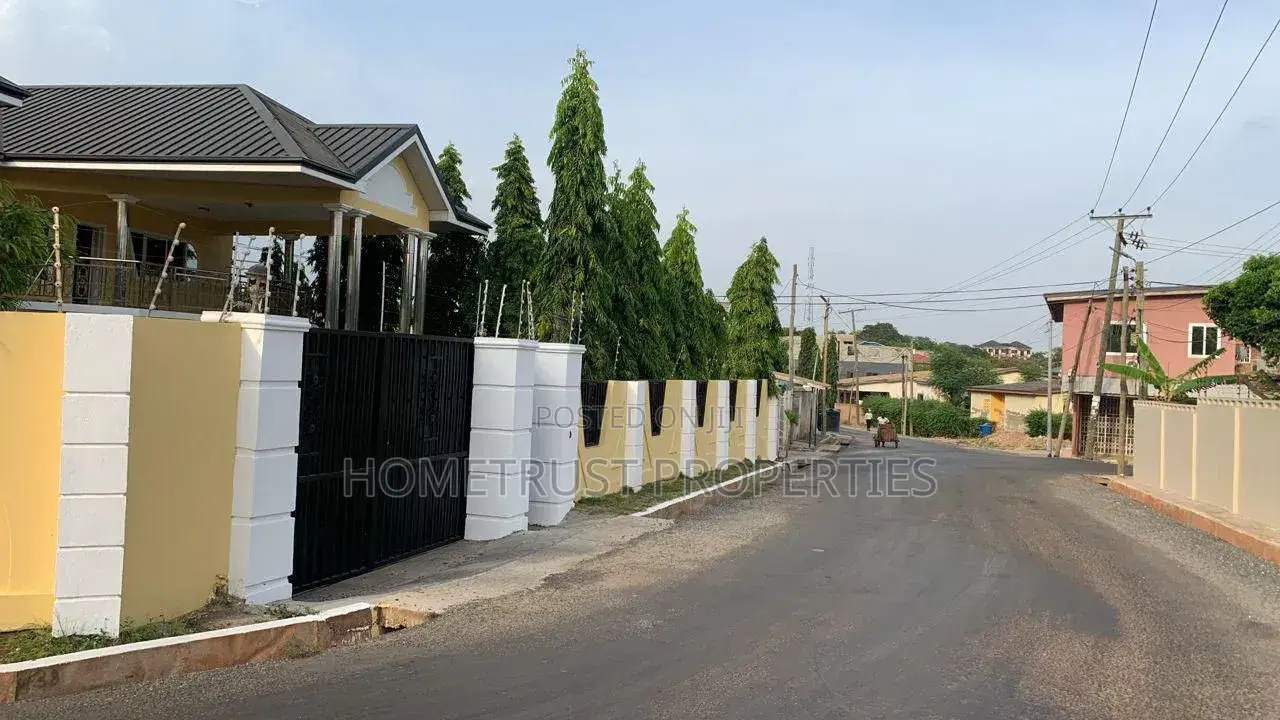9bdrm House in East Legon, American House for rent