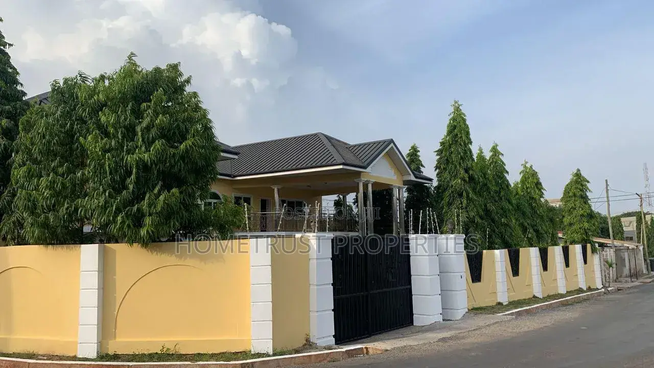 9bdrm House in East Legon, American House for rent