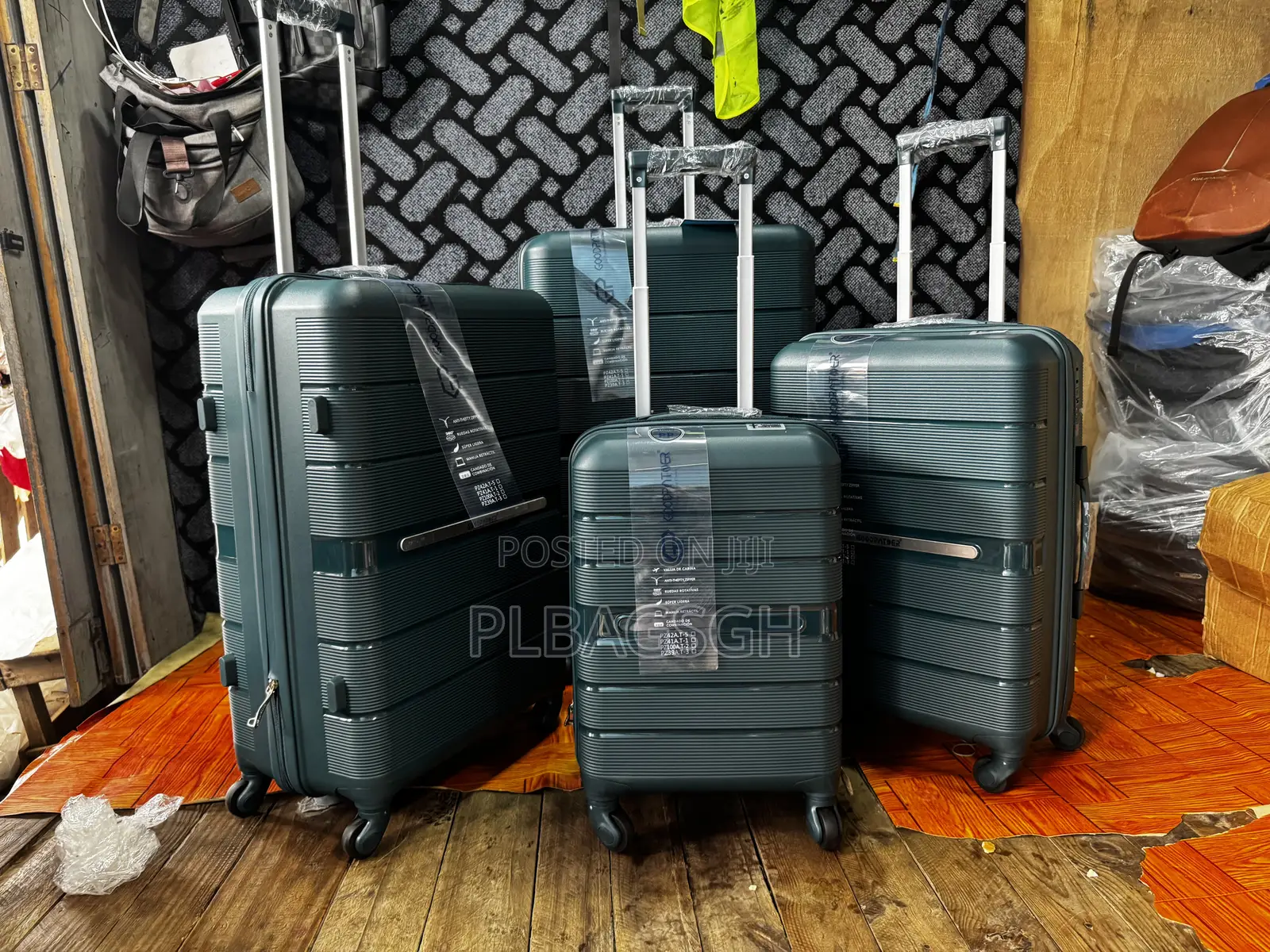 Travel Bag, Suitcase, Unbreakable Four in One Luggage Luxury