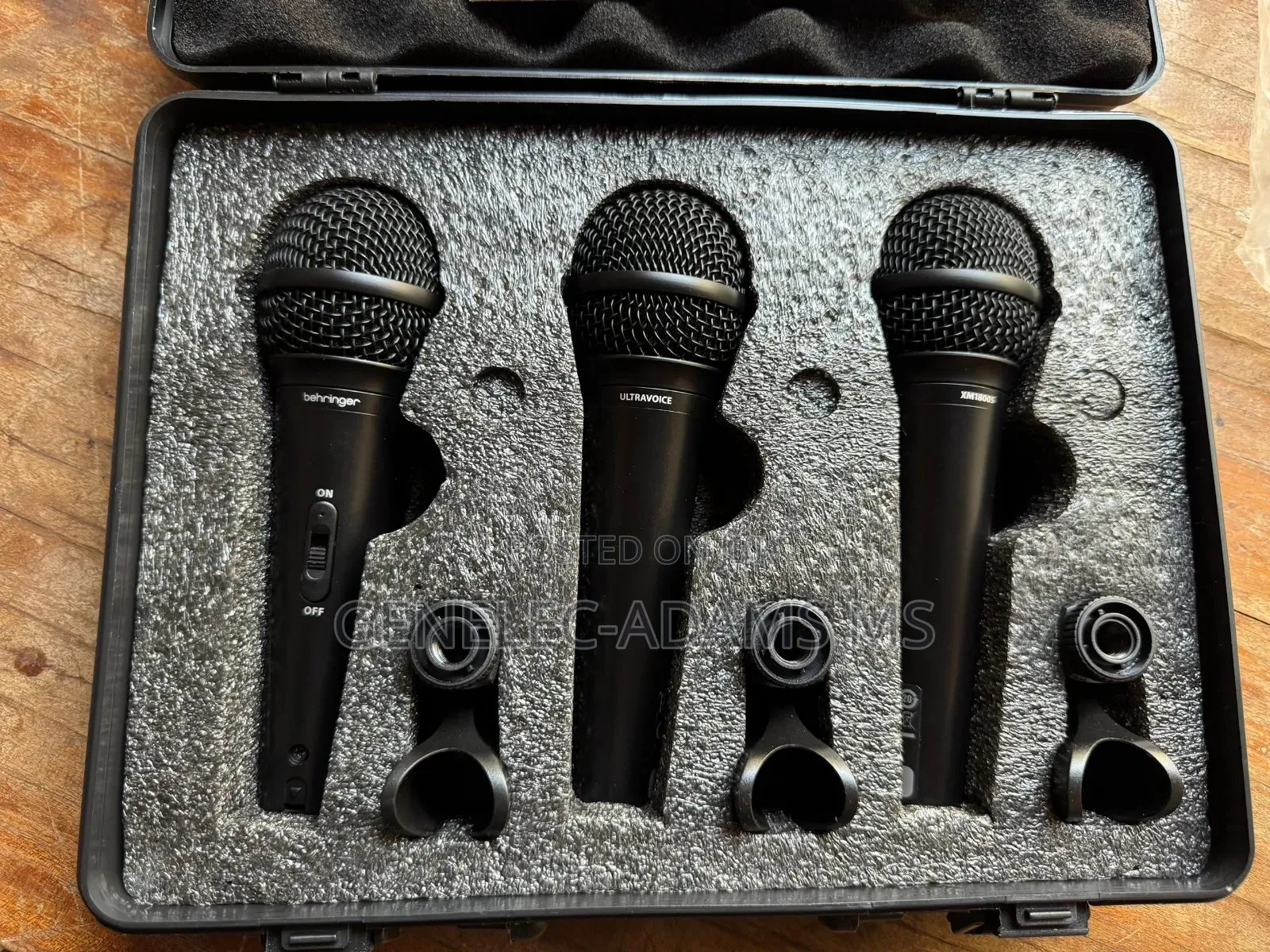 Original Behringer Ultravoice Xm1800s