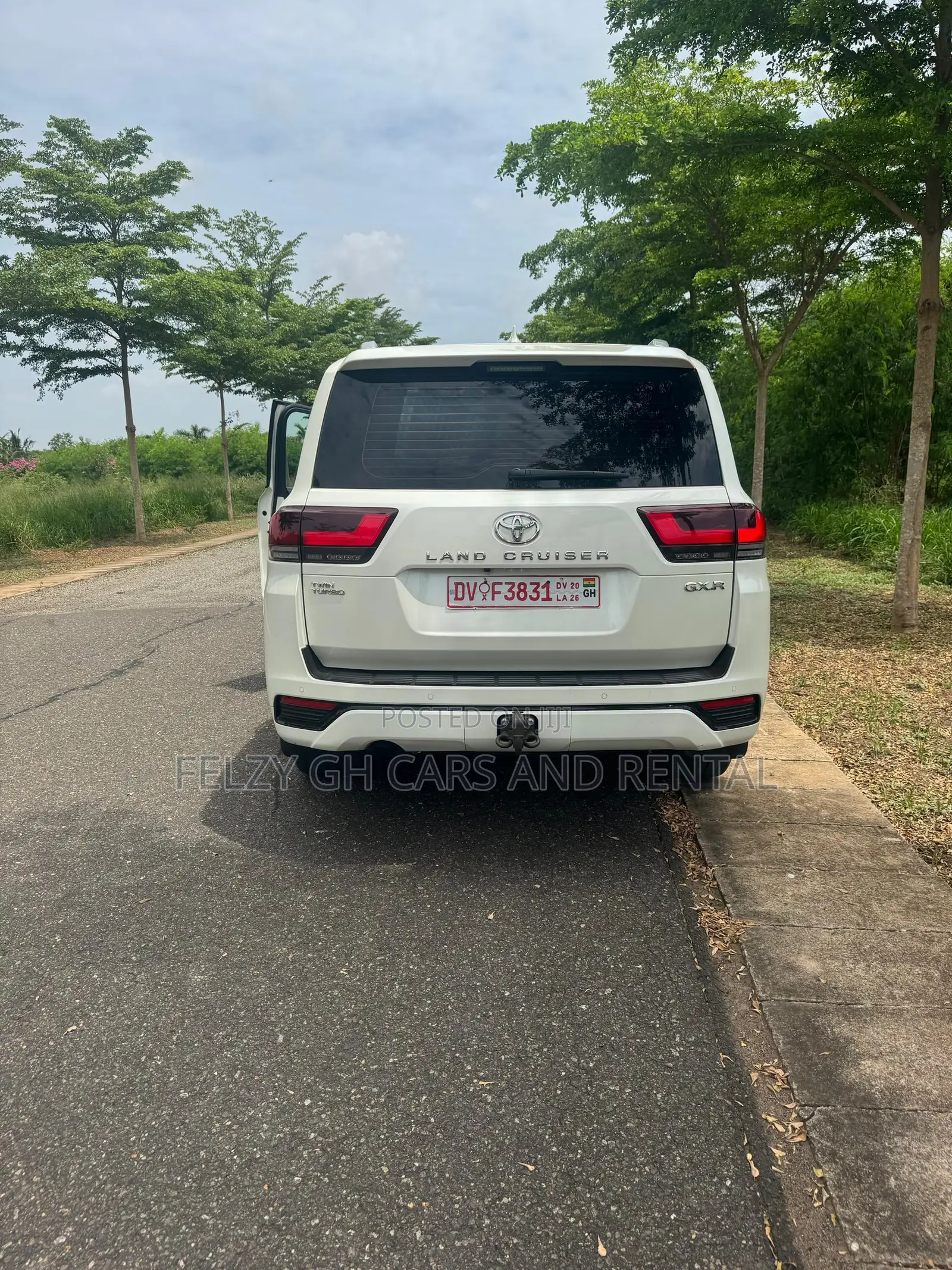 Toyota Land Cruiser LC300 2023 White
