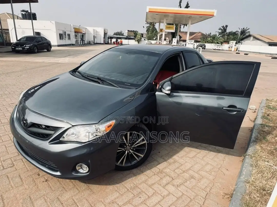 Toyota Corolla 2012 Gray