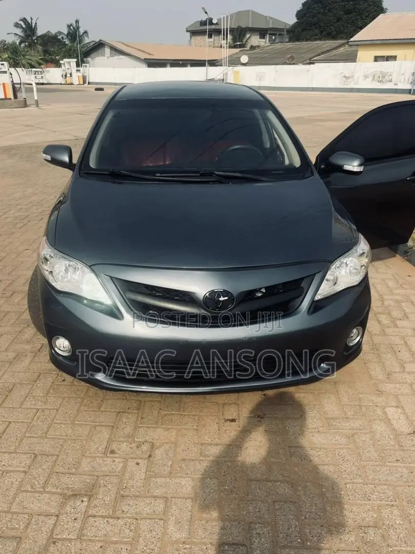 Toyota Corolla 2012 Gray