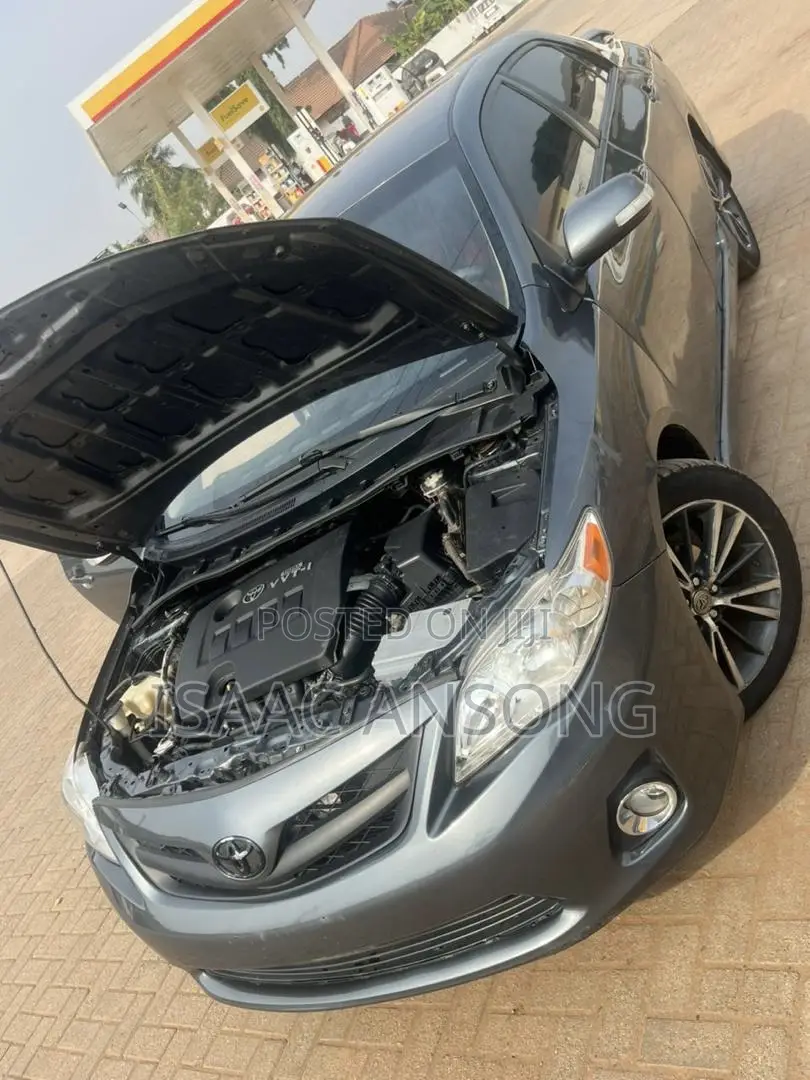 Toyota Corolla 2012 Gray