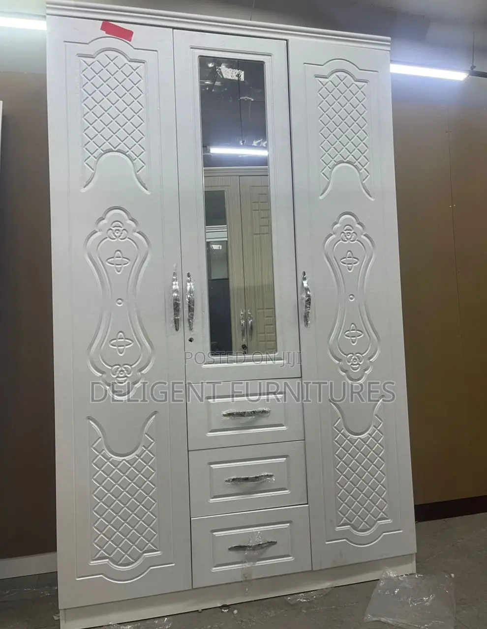 Wardrobe (Three Doors)