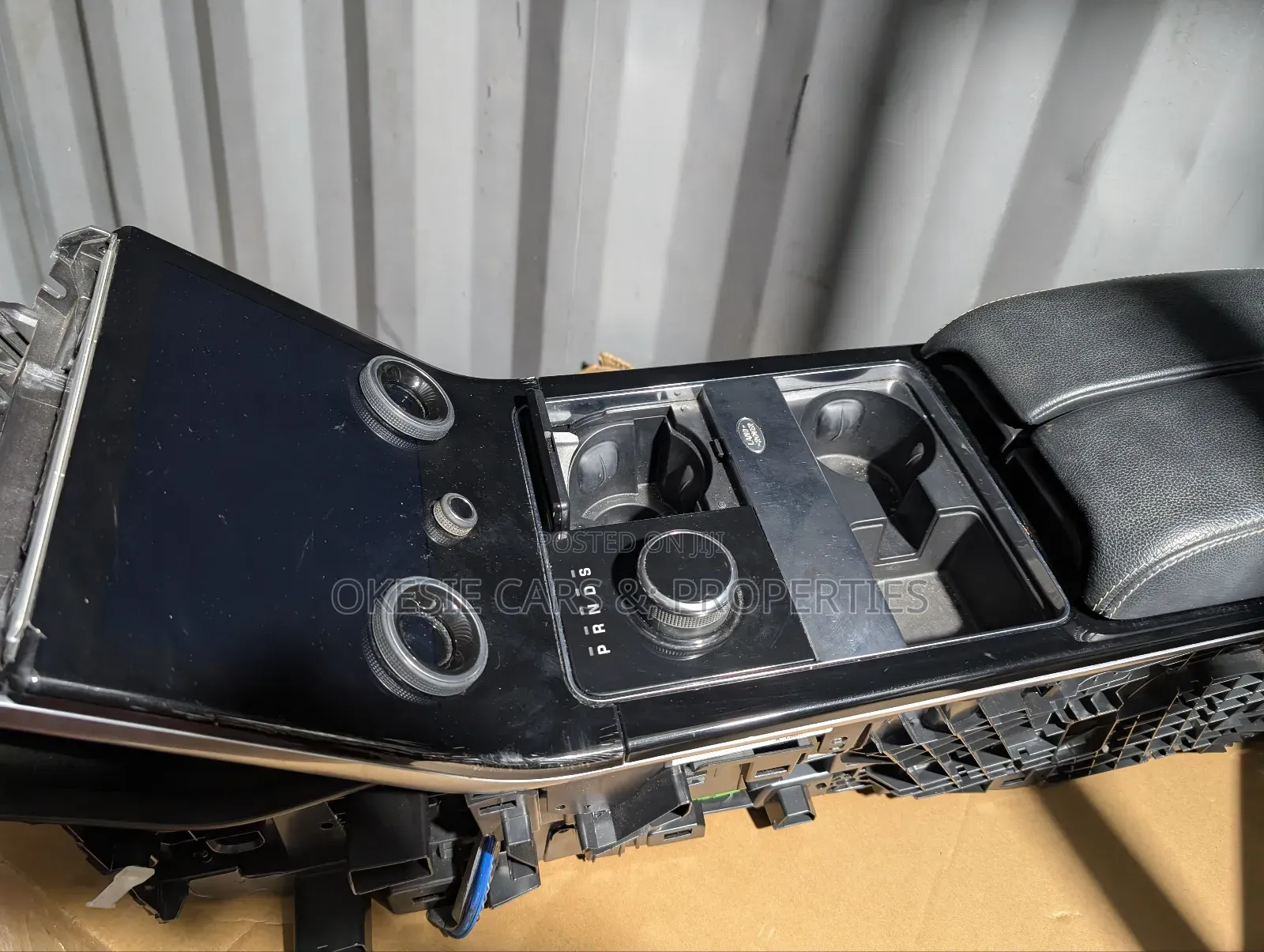 Velar Gear Lever With Ac Screen