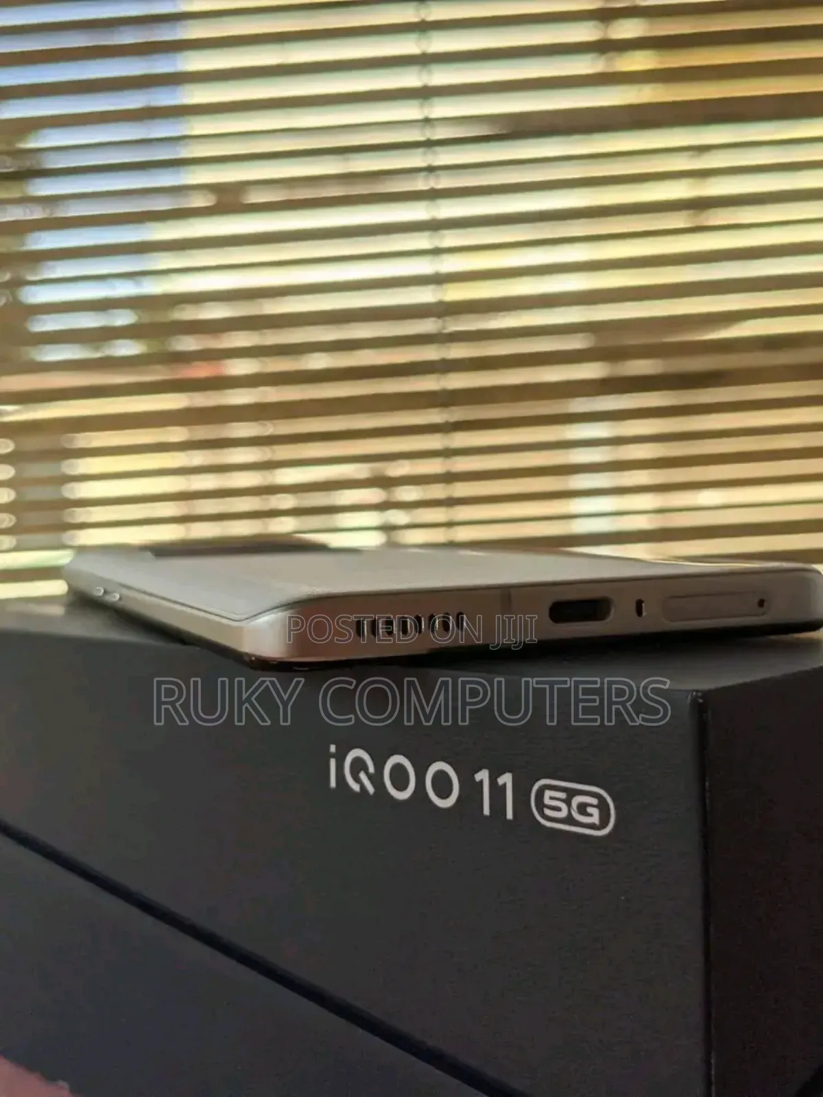 New iQOO 11 256 GB White