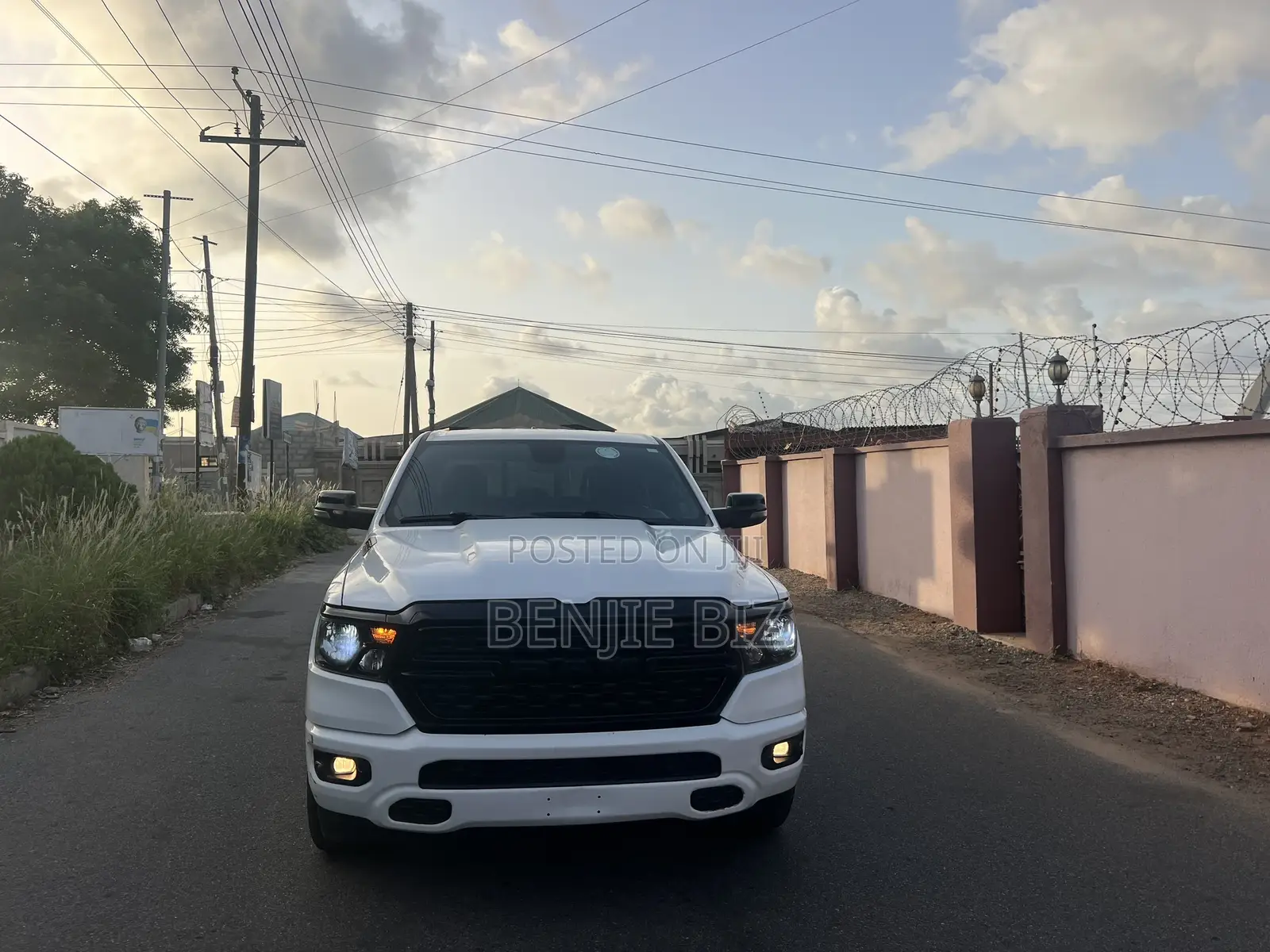RAM 1500 Classic 2023 White