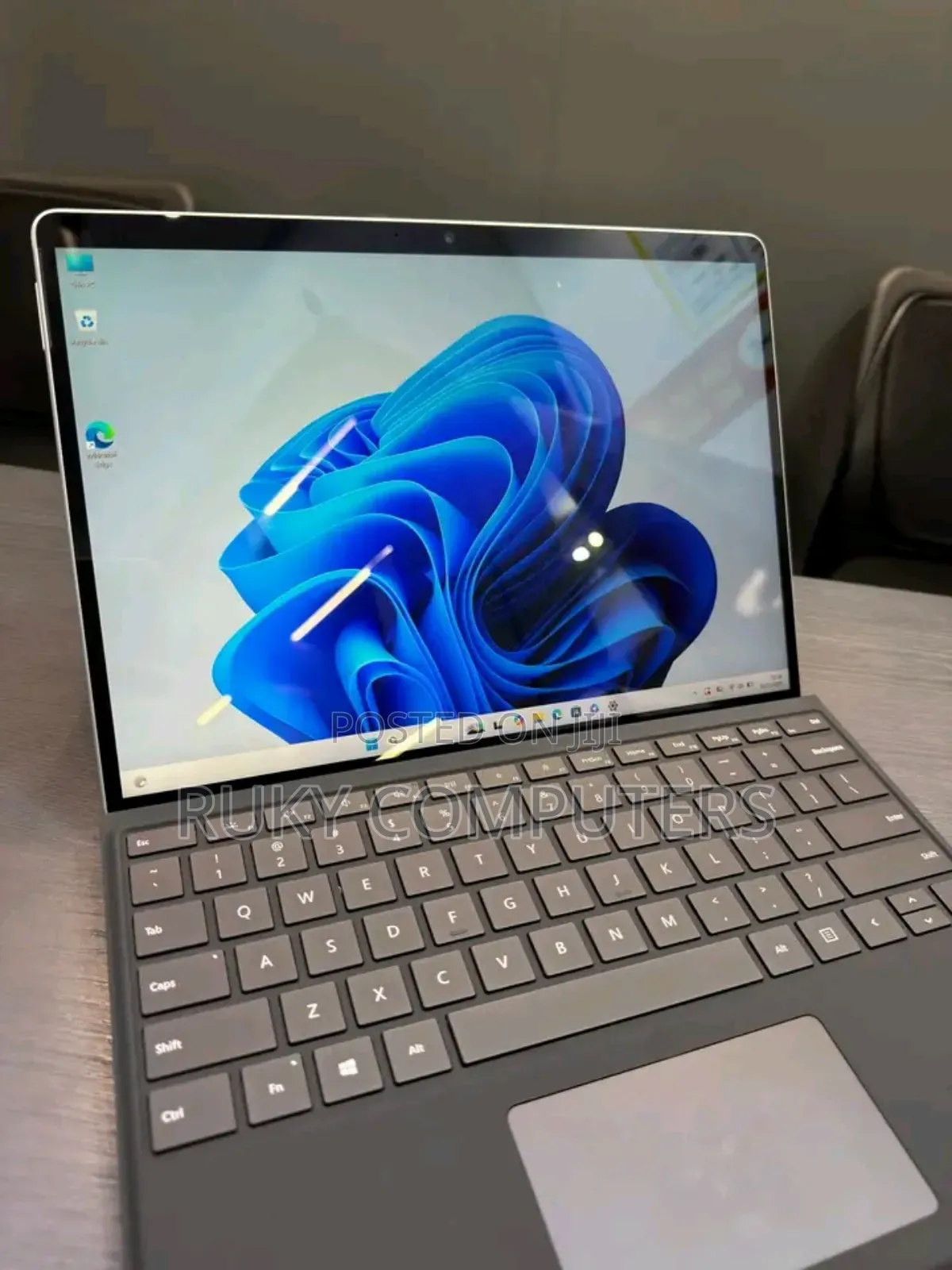 New Laptop Microsoft Surface Pro 16GB Intel Core i7 SSD 512GB