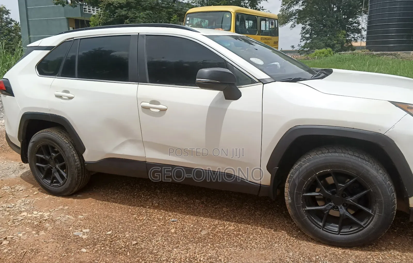 Toyota RAV4 XLE AWD 2020 White